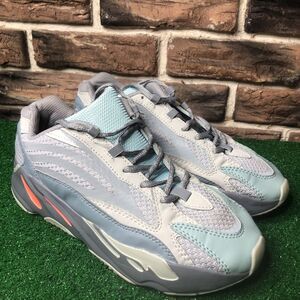 Size 8.5 adidas Yeezy Boost 700 V2 Inertia